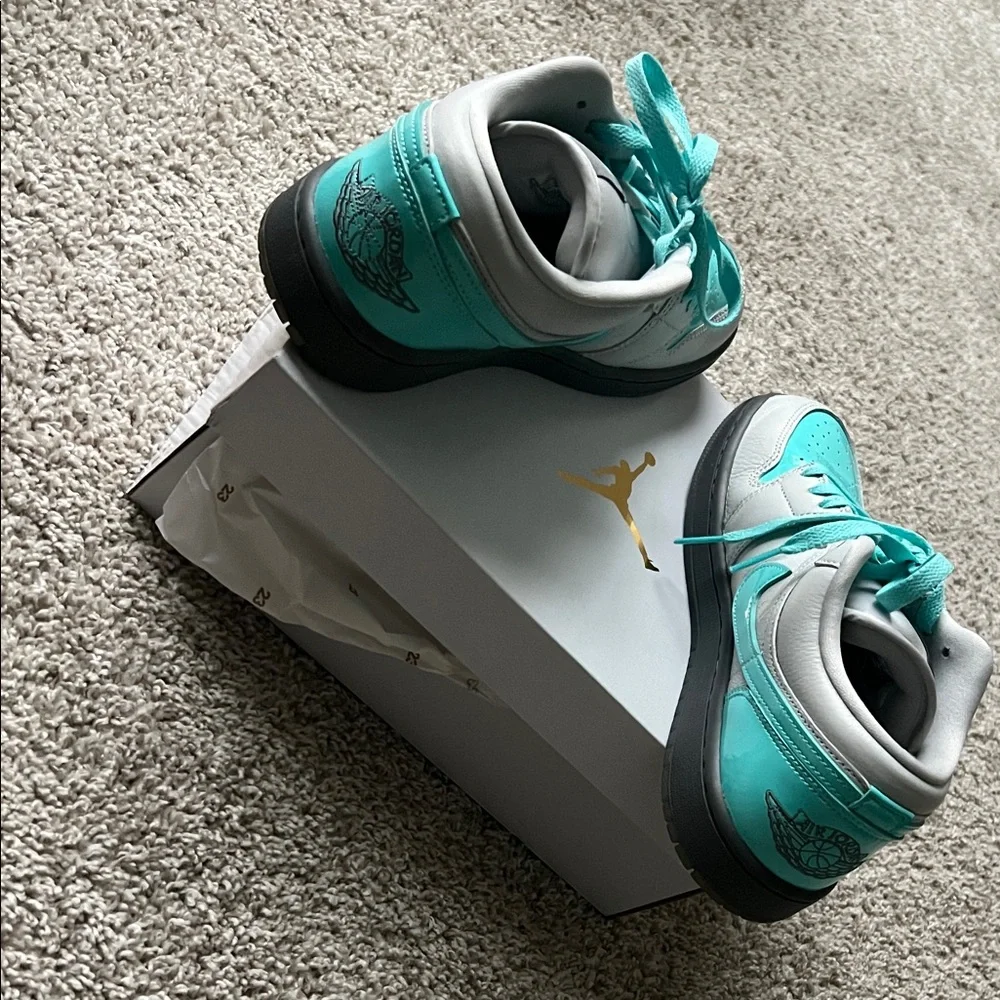 Jordan Women's Shoes in Gray and Teal - Picture 8 of 8